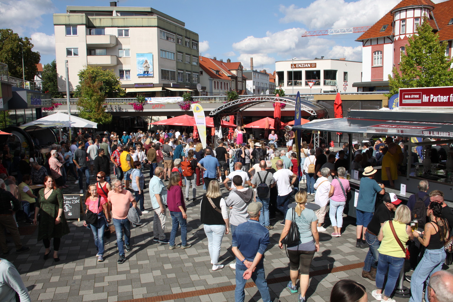 Besucherinnen und Besucher beim HanseFestival in Korbach