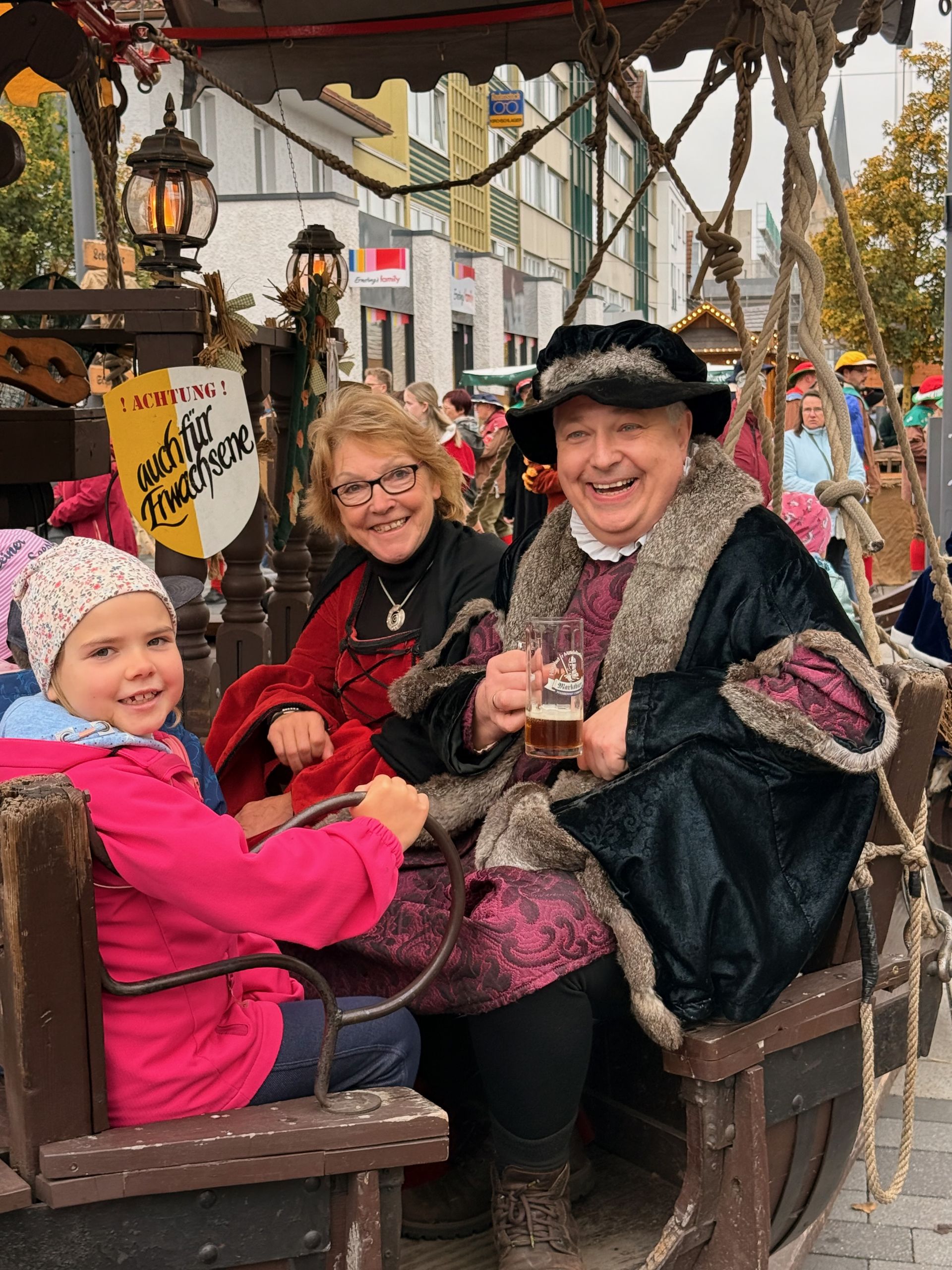 Besucher beim Mittelaltermarkt in Korbach
